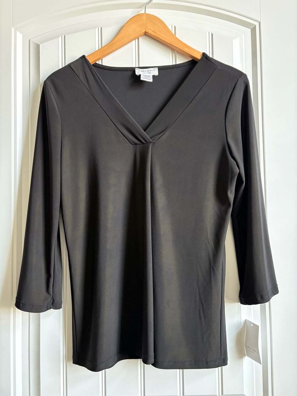 Elan + Grace Top Size L Black 3/4 Sleeve V-Neck